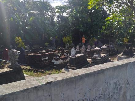 Kerja Bakti di Makam Dusun Soronanggan